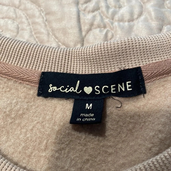 Bundle of 2 Sweatshirts. - Picture 3 of 6